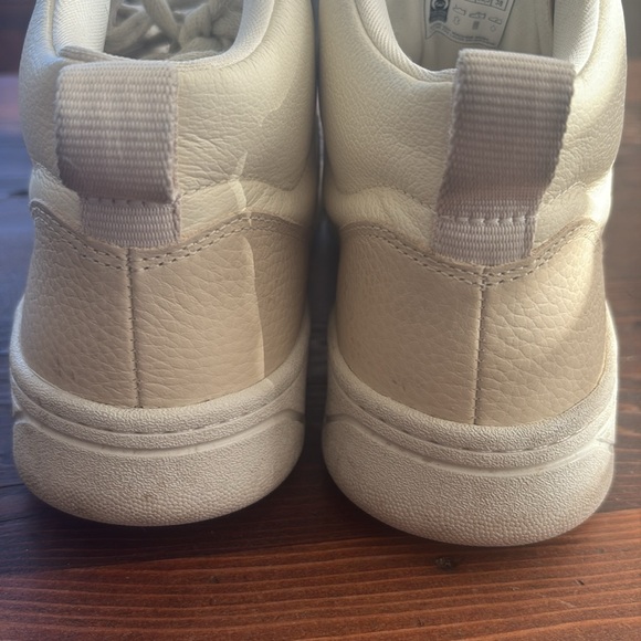 VEJA sneakers women’s size 9- worn twice! - Picture 6 of 7